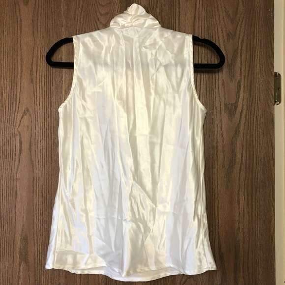 Black Label Sleeveless Blouse - Picture 2 of 5